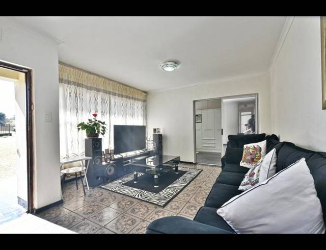 4 BEDROOM HOUSE FOR SALE IN BRACKENHURST